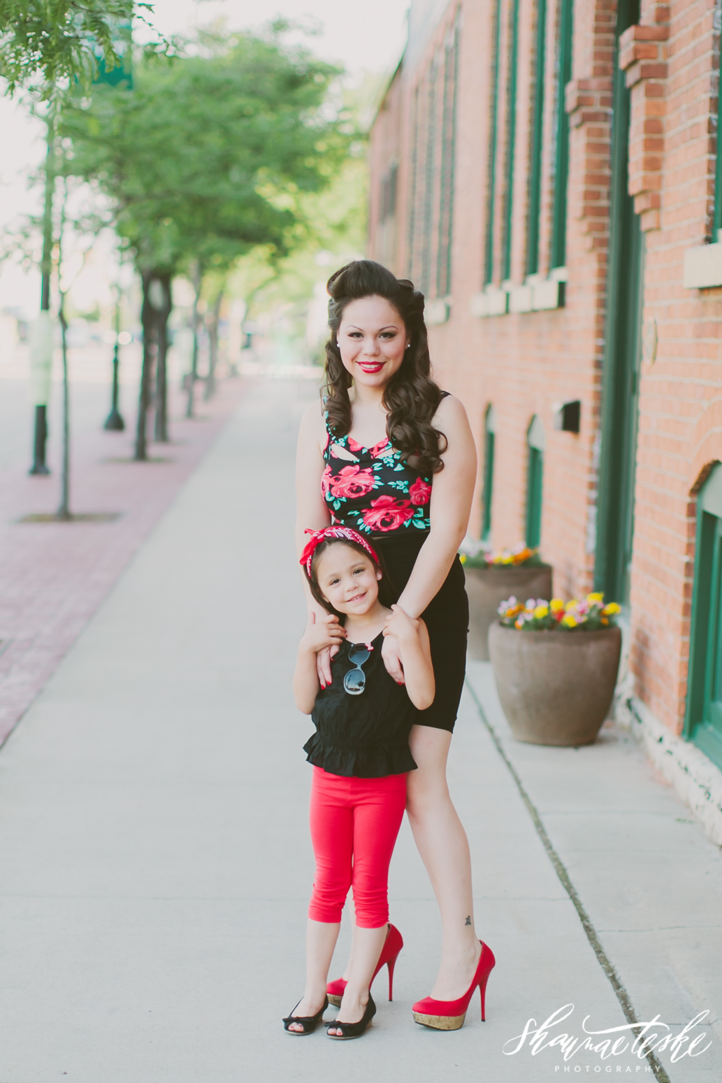 Brenda And Elánie Pin Up Inspired Mother Daughter Session