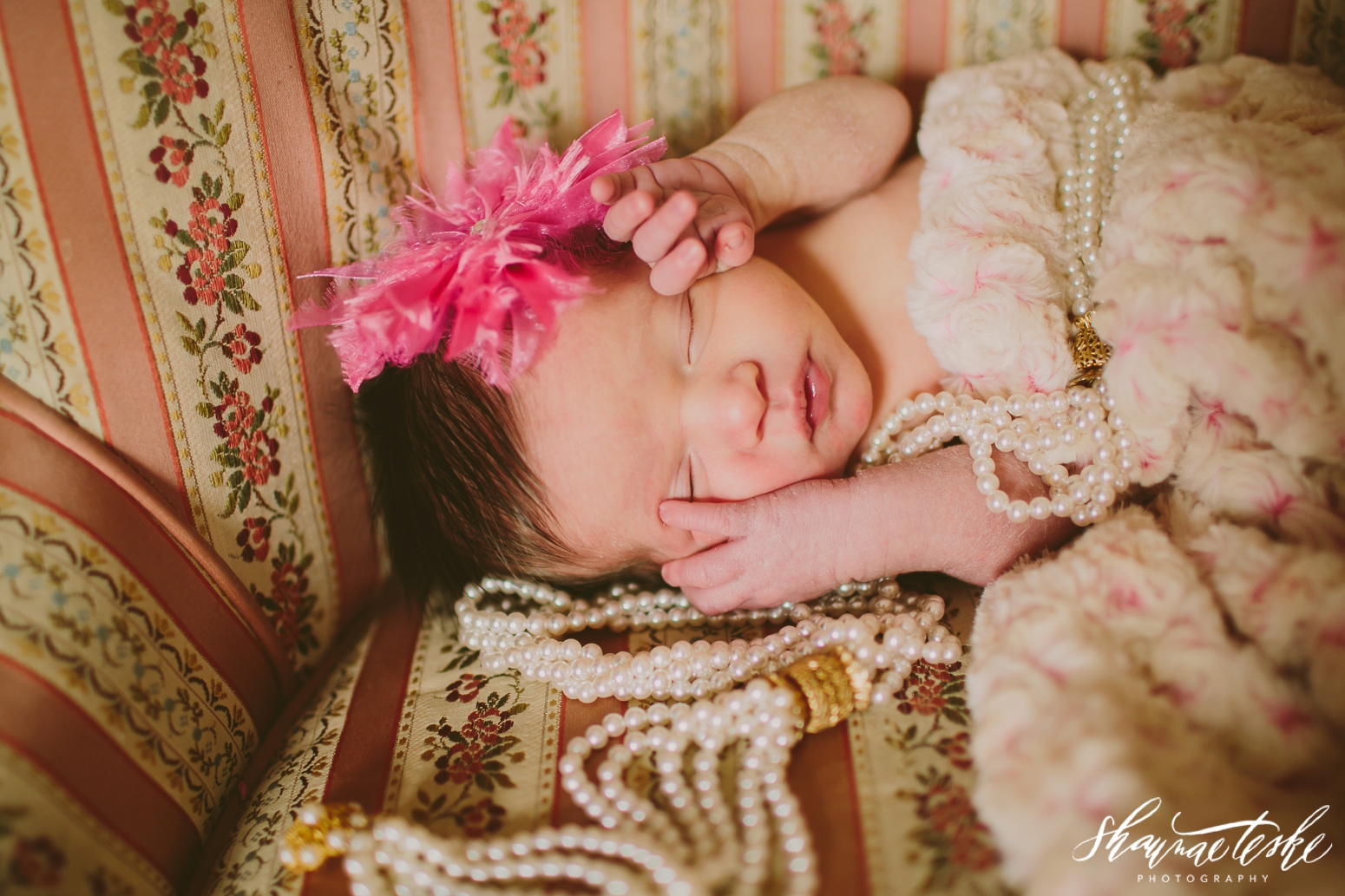 shaunae_teske_wisconsin_photographer_kinslee-newborn-10