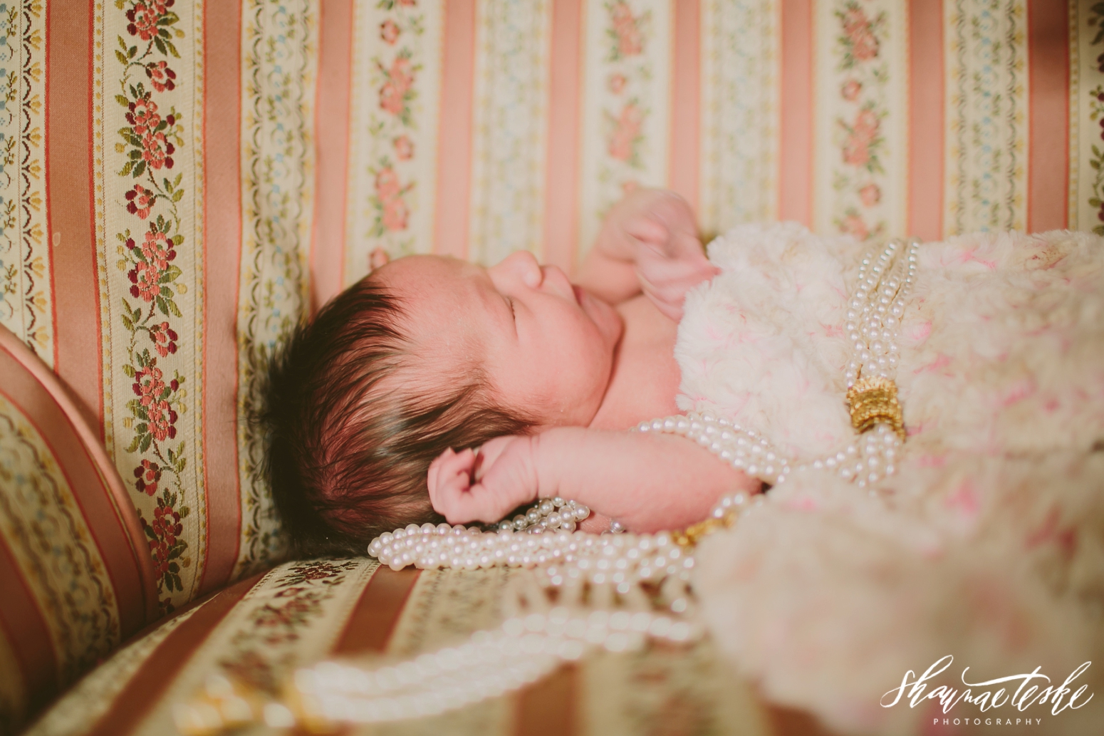 shaunae_teske_wisconsin_photographer_kinslee-newborn-16
