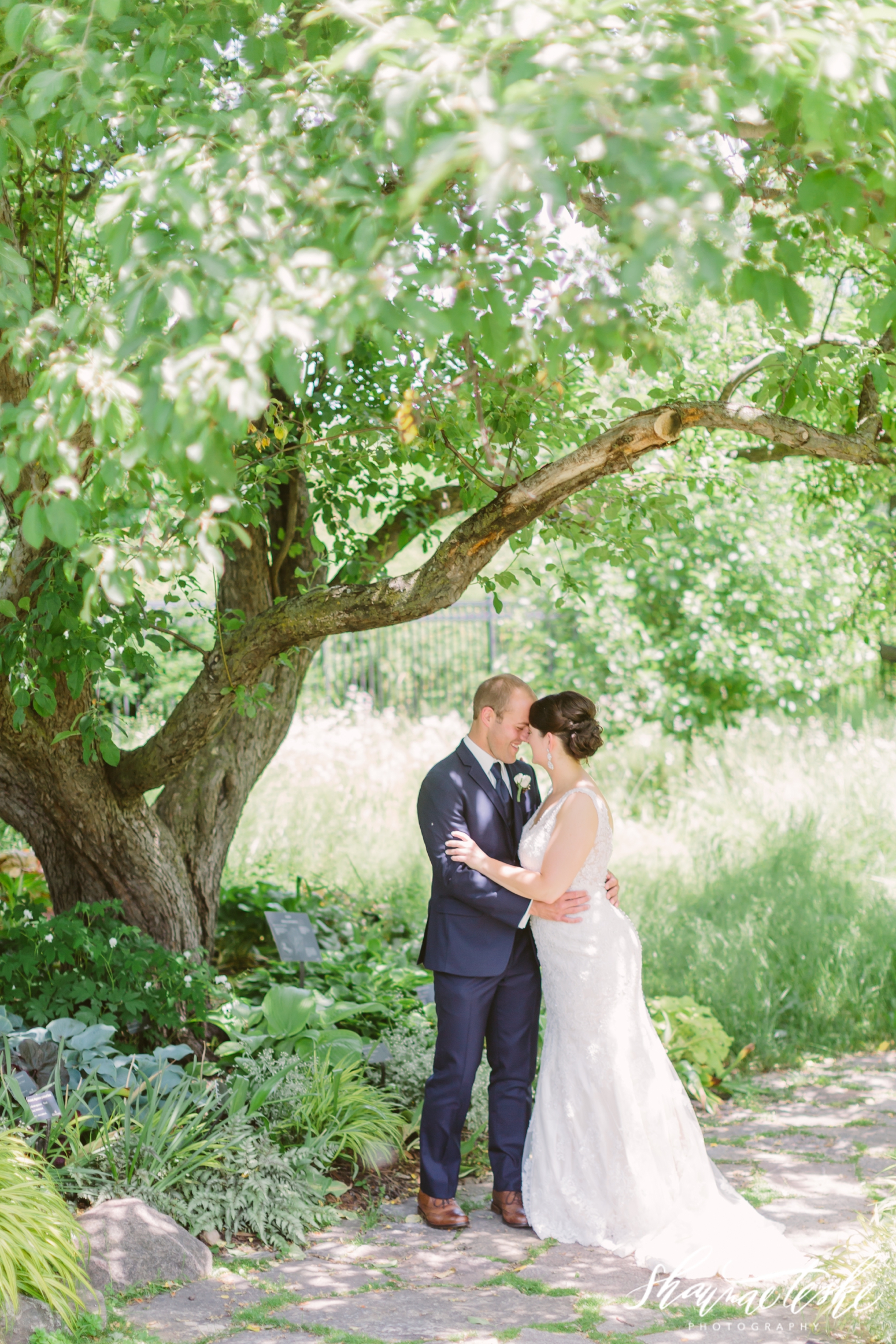 wisconsin_photographer_wedding-shaunae-teske-green-bay-botanical-garden-lacey-matt-116