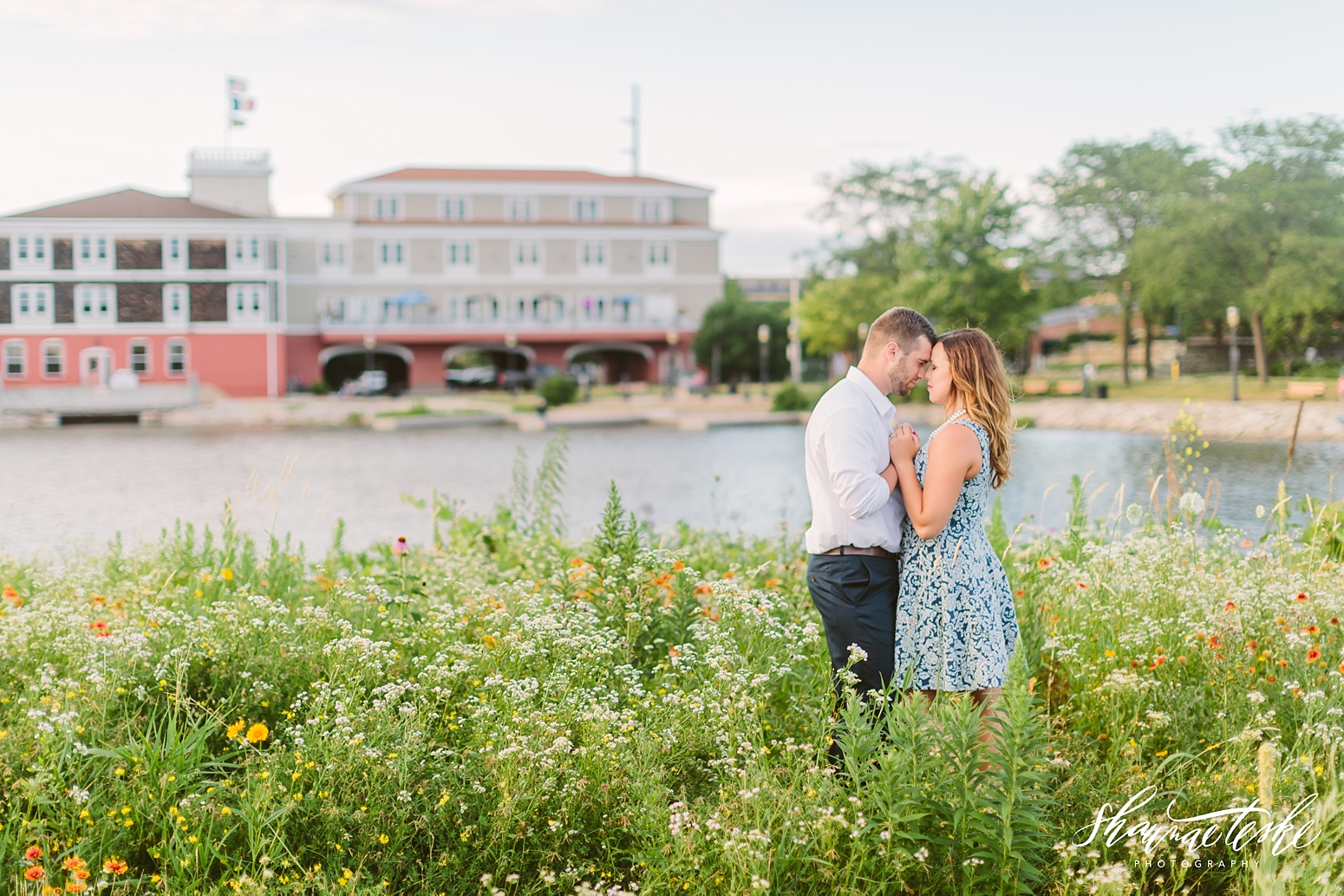 wisconsin-wedding-photographer-carly-justin-engagement-session-along-the-riverside-207
