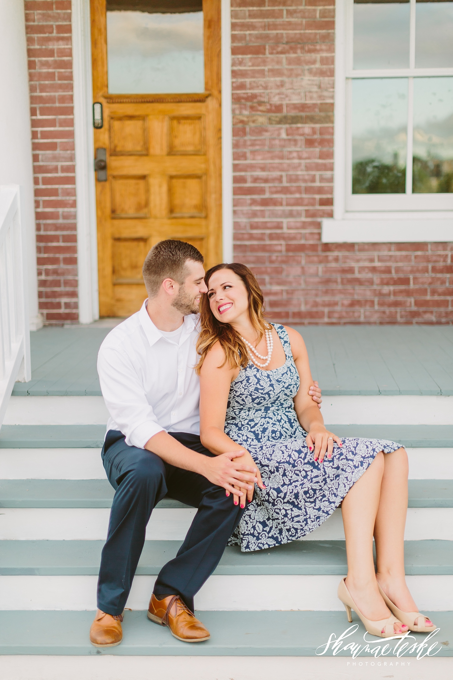 wisconsin-wedding-photographer-carly-justin-engagement-session-along-the-riverside-233