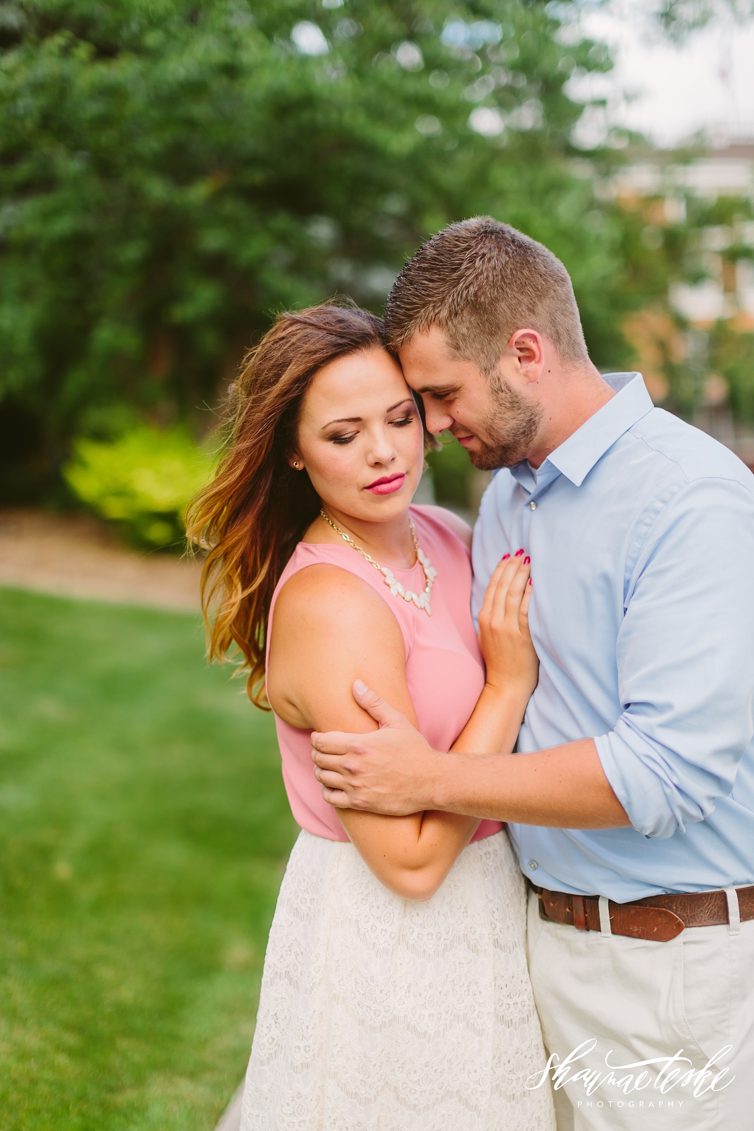 wisconsin-wedding-photographer-carly-justin-engagement-session-along-the-riverside-77