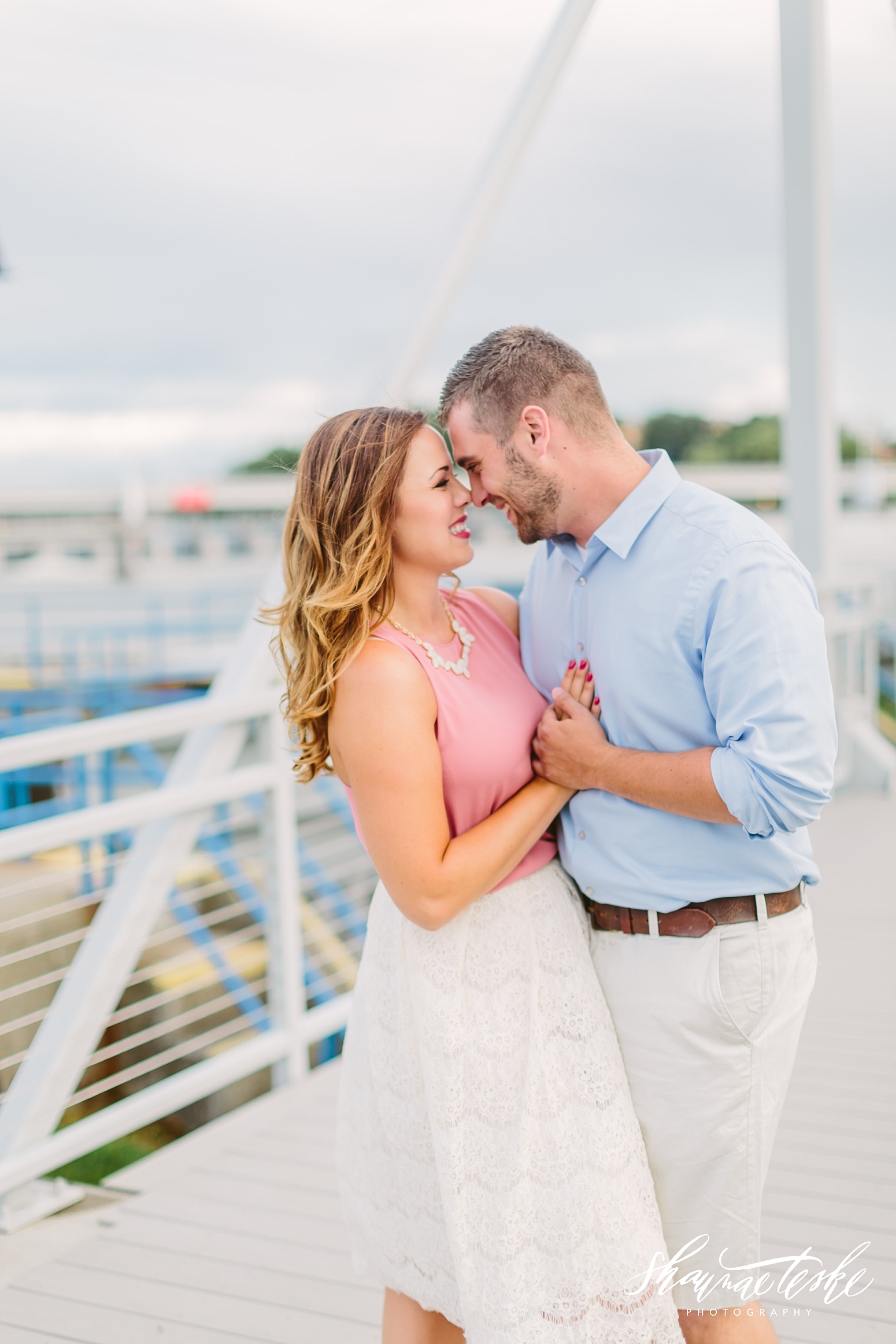 wisconsin-wedding-photographer-carly-justin-engagement-session-along-the-riverside-51