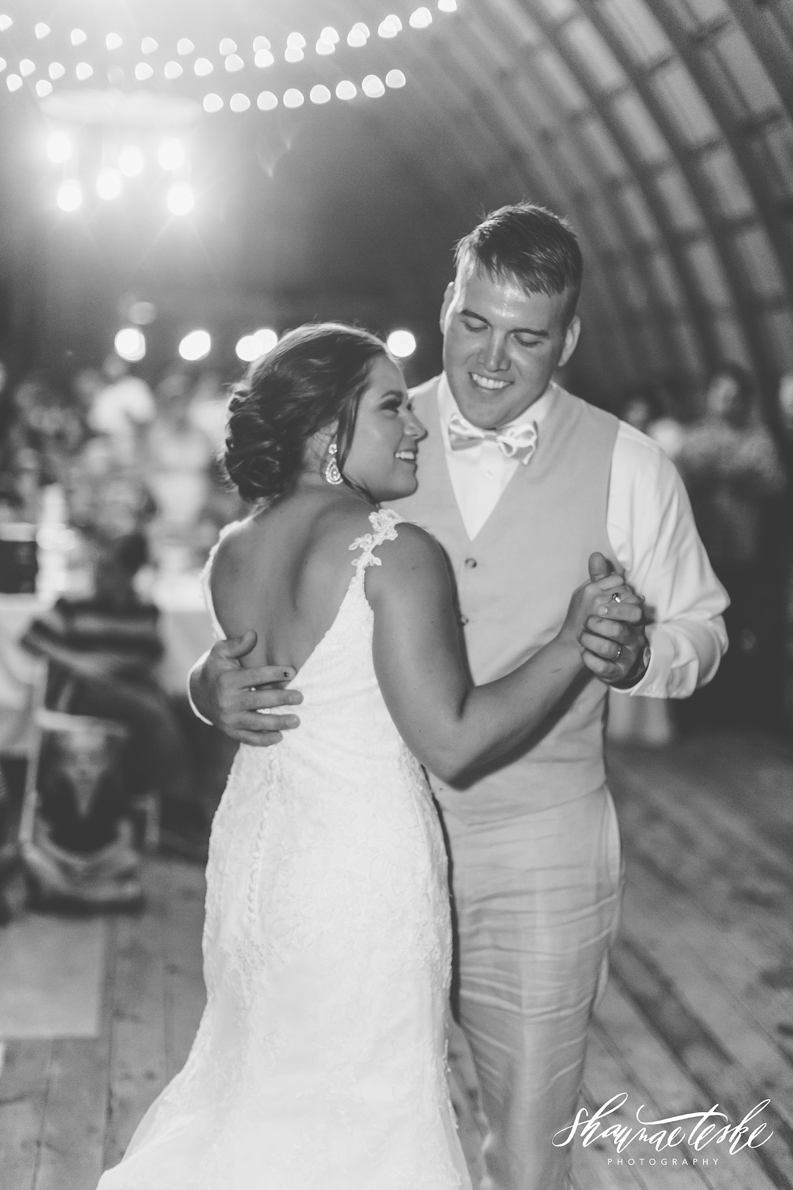 wisconsin-barn-wedding-photographer-shaunae-teske-molly-matt-301
